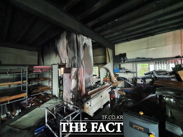 21일 오전 7시 15분쯤 청주시 청원구 사천동의 한 제조업체에서 불이 났다. / 청주동부소방서 제공