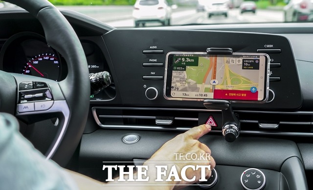 SK텔레콤이 한국도로공사와 공동 개발한 사고포착알리미 서비스를 T맵에서 제공한다. /SK텔레콤 제공