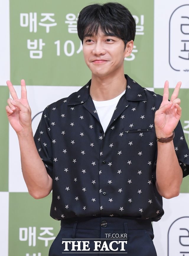 이승기가 후크엔터테인먼트와 17년간의 인연을 끝내고 1인 기획사를 설립한다. /더팩트 DB