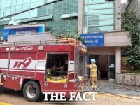  [단독] 시장 번영회 간부 직원 몸에 불지른 前회장 도주 도운 지인 '입건'