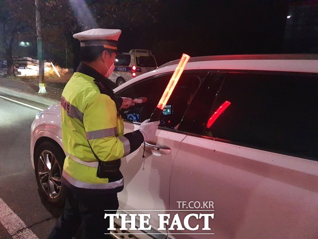 경기 용인서부경찰서는 25일 도로교통법 위반 등 혐의로 프로농구 선수 김진영(24)을 불구속 기소 의견으로 검찰로 송치했다. /더팩트DB