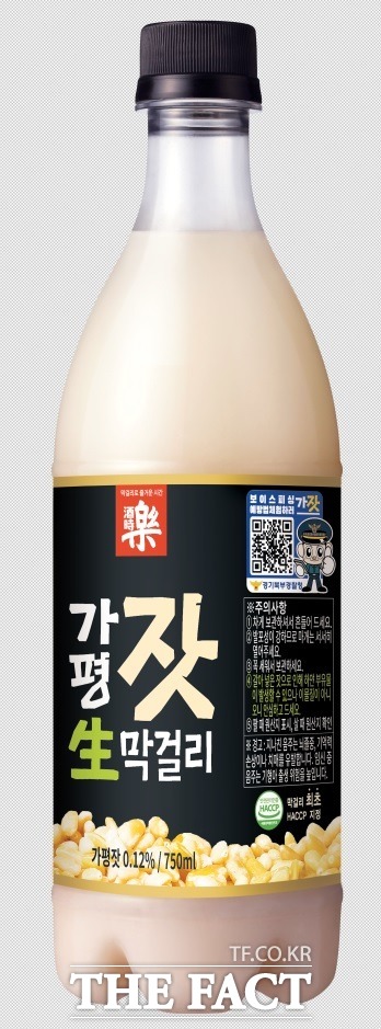 전국 주요 백화점 및 대형마트 등에서 판매되는 가평잣막걸리 라벨지에는 보이스피싱 피해사례, 간접체험 등을 소개하는 내용이 담긴 QR코드가 부착돼 있다. /경기북부경찰청 제공