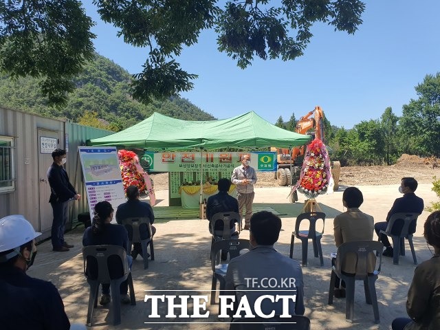 서부지방산림청 소관 보성양묘사업소가 지난 25일 기공식과 안전기원제를 실시하고, 새로운 출발을 위한 첫 삽을 떴다. /서부지방산림청 제공