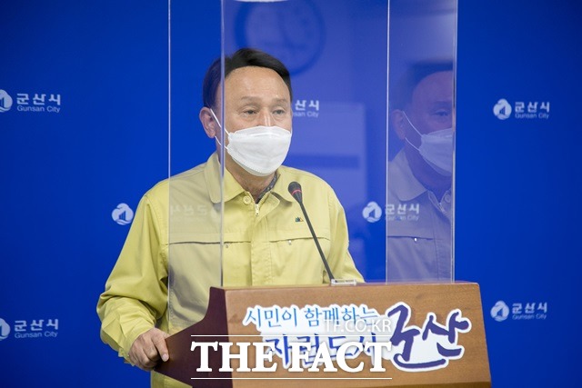 군산시가 오는 7월부터 신종 코로나바이러스 감염증(코로나19) 백신 접종자에 대해 사회적 거리두기 단계에 따른 인원제한 조치를 적용하지 않기로 했다. /더팩트 DB