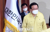  코로나19 중대본회의 참석하는 김부겸 총리 [포토]