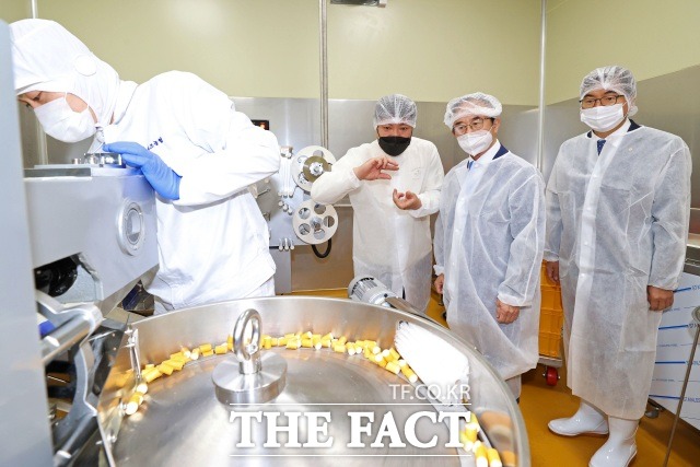 한국 치즈산업의 원조 전북 임실N치즈가 훈연 치즈 신제품 개발로 대한민국 대표 치즈로의 명성을 확고히 다져나가고 있다. /임실군 제공