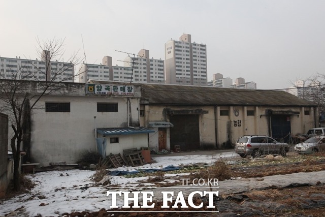 고양시는 50년 된 일산농협창고를 매입 주민들을 위한 복합문화예술창작소로 탈바꿈시킬 계획이다. 일산서구 일산동 655-209번지에 위치한 일산농협창고/고양시 제공