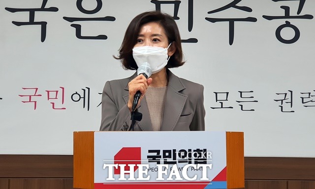 나경원 전 의원이 27일 대전에서 기자간담회를 진행하고 있다. / 김성서 기자