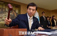  [속보] 한은, 기준금리 0.5% 유지키로…8차례 연속 동결