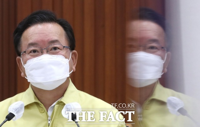 30일 김부겸 국무총리는 미국에서 제공하는 얀센 백신 100만 명 분이 다음주 국내에 도착한다고 밝혔다. /더팩트 DB