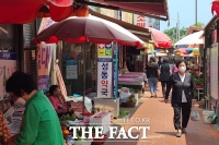  경주 성동시장 앞 인도노점상 비가림시설 '쌩뚱 맞다' 비난 일어