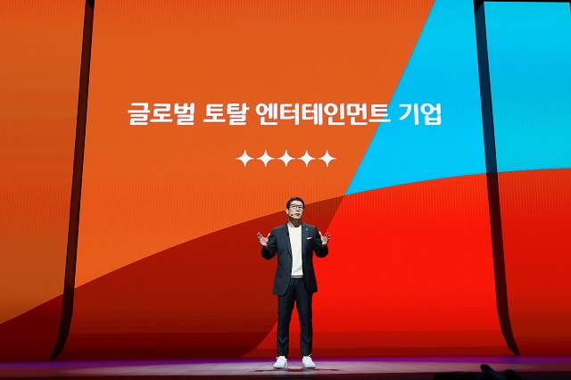 강호성 CJ ENM 대표이사가 31일 서울 마포구 상암동 CJ ENM 센터에서 열린 비전 발표식 및 기자간담회에서 CJ ENM의 새로운 비전을 설명하고 있다. /CJ ENM 제공