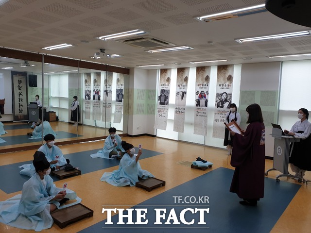 호국 보훈의 달을 맞아 서천군이 청소년들을 대상으로 역사 체험 프로그램인 역사이다를 개최한다. 지난해 열린 역사이다 프로그램 장면./서천군 제공