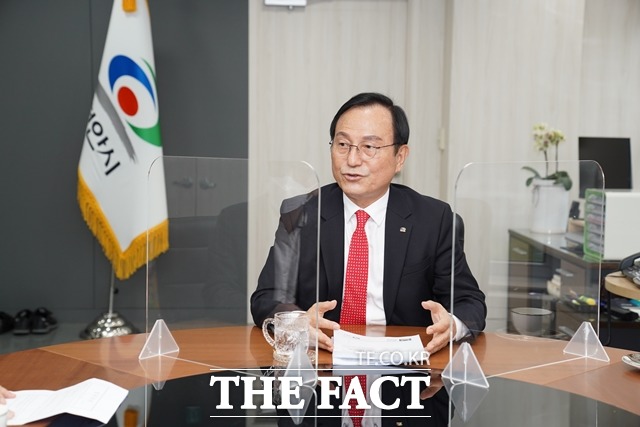 박상돈 천안시장이 <더팩트>와의 인터뷰를 통해 천안다움을 바탕으로 한 천안의 역사적·문화적 정체성 확립을 이뤄내 ‘새로운 천안’, ‘행복한 시민’을 이뤄내겠다고 밝혔다. / 천안시 제공
