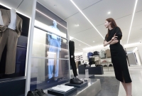  LGD, '홍대 핫플' 무신사 플래그십 스토어에 투명 OLED 공급