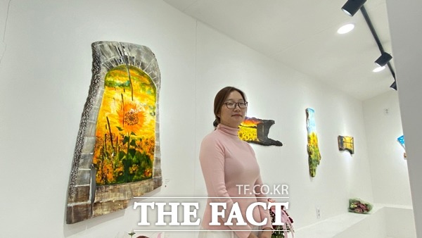 B커뮤니케이션에서 기획, 지원하는 신진작가 신동인 개인전이 웨스트752에서 오늘 6일 까지 열린다./이성덕 기자