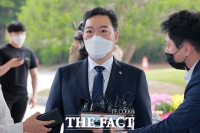  취재진 질문에 답하는 김오수 신임 검찰총장 [포토]