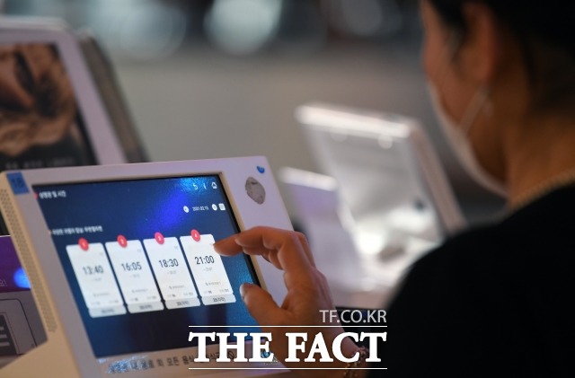 2일 한국상영관협회에 따르면 CGV, 롯데시네마, 메가박스 등 멀티플렉스 3사는 6월 한 달간 코로나19 백신 접종자에게 영화 관람권을 최대 6000원 할인된 금액에 구매할 수 있는 이벤트를 진행한다. /이새롬 기자