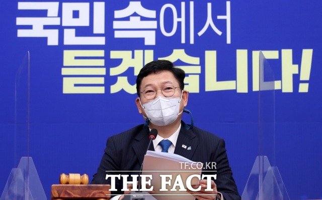 송영길 더불어민주당 대표가 이른바 조국 사태에 대해 반성해야 할 문제라고 사과했다. 지난달 31일 열린 최고위원회의에서 모두발언하는 송 대표. /남윤호 기자