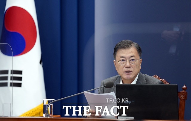 청와대는 2일 선임 부사관에게 강제 성추행을 당한 뒤 극단적 선택을 한 여성 부사관 사건과 관련해 문재인 대통령은 일어나서는 안 되는 일이 벌어진 것에 대해 깊이 인식하고 있다고 밝혔다. /청와대 제공