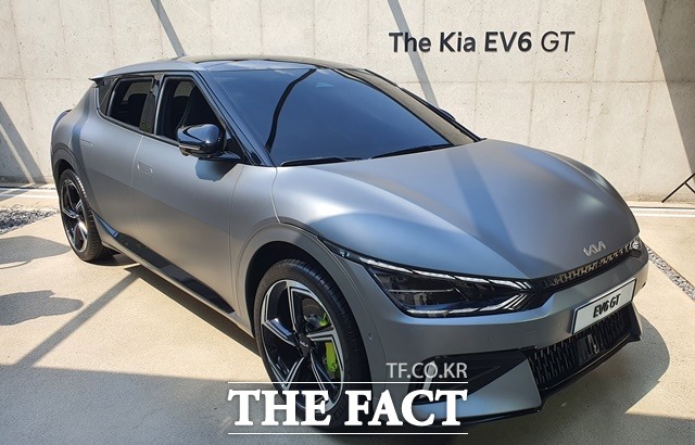 이날 기아는 고성능 모델 EV6 GT의 실물도 공개했다. /이성락 기자