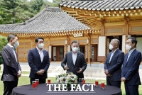  4대 그룹 만난 文대통령, '이재용 사면' 애매모호…