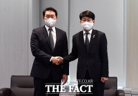  대한상의 방문한 안경덕 고용노동부 장관 [TF사진관]