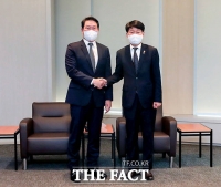  최태원 대한상의 회장 만난 안경덕 노동부 장관 [포토]
