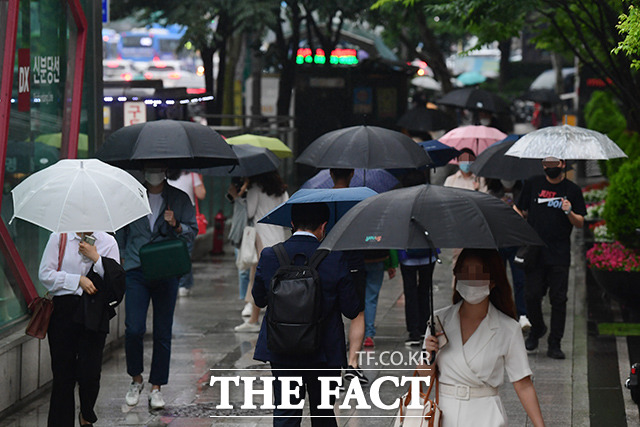 전국 대부분 지역에서 비가 내리는 가운데