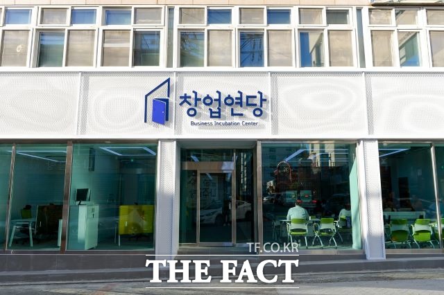 순천시 ‘창업연당’ 출신 5개 기업이 중소기업벤처부가 시행하는 예비·초기창업패키지에 최종 선정돼 시제품 제작, 지적재산권 취득, 마케팅 등에 소요되는 1억원 이내의 사업화 자금을 받는다. /순천시 제공