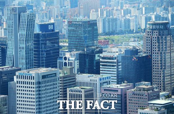 3일 한국은행에 따르면 지난해 외부감사대상 비금융 영리법인 2만5871개사의 매출액증가율은 -3.2%로 전년(-1.0%) 대비 감소했다. /더팩트 DB