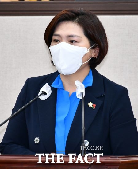 박성미 여수시의회 의원이 여수지역 아동학대 건수가 해마다 증가하고 있는 점을 지적하고 아동청소년 친화정책을 적극 펼쳐야 하며 특히 유니세프 아동친화도시 인증에 나서야 한다고 강조하고 있다. /여수시의회 제공