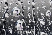  '비 오는 거리를 걸어서' [포토]