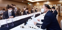  부동산시장 관계장관회의 주재하는 홍남기 부총리 [포토]
