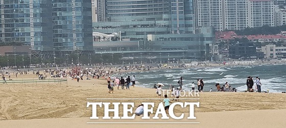 5일 오후 4시쯤 부산 해운대해수욕장 인근 풍경./부산=조탁만 기자.