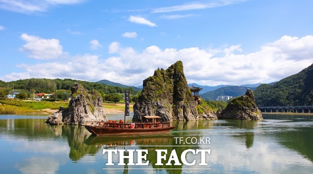 단양읍과 매포읍 경계를 이루는 도담삼봉. / 단양군 제공
