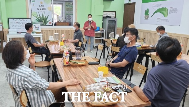 정읍시농업기술센터 관계자는 “중소규모 농업인들의 경영개선을 위한 참여식 교육으로 교육생들의 만족도가 높다”며 “이론교육과 현장실습을 함께 추진해 정읍농업을 이끌어갈 경쟁력을 갖춘 농업인으로 육성하겠다”고 밝혔다. / 정읍시 제공