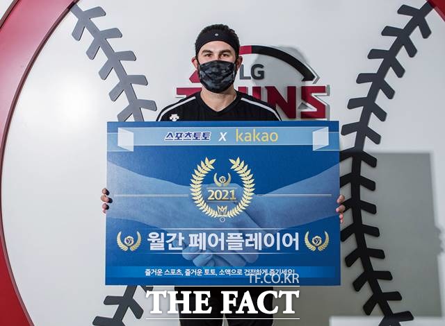 스포츠토토코리아가 카카오와 함께하는 불법 스포츠도박 근절 캠페인 ‘2021 KBO리그 월간 페어플레이어’의 4월 수상자로 선정된 LG트윈스의 케이시 켈리./스포츠토토코리아 제공