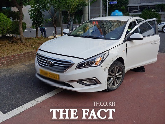 부산 남부경찰서는 만취한 채 택시를 훔쳐 타고 달아나다 광안대교 교각을 들이받은 혐의로 공군 병사 A 씨를 현행범으로 붙잡아 조사하고 있다고 9일 밝혔다./부산경찰청 제공.