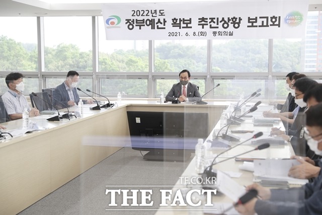 천안시가 지난 8일 내년도 정부예산 확보를 위한 추진상황 보고회를 열고 국비 확보 전략을 논의했다. / 천안시 제공