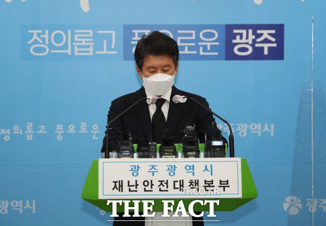 정몽규 HDC그룹 회장이 10일 오전 광주시청 브리핑룸에서 건물 붕괴 사고 관련 기자회견을 하고 있다. /광주=문승용 기자