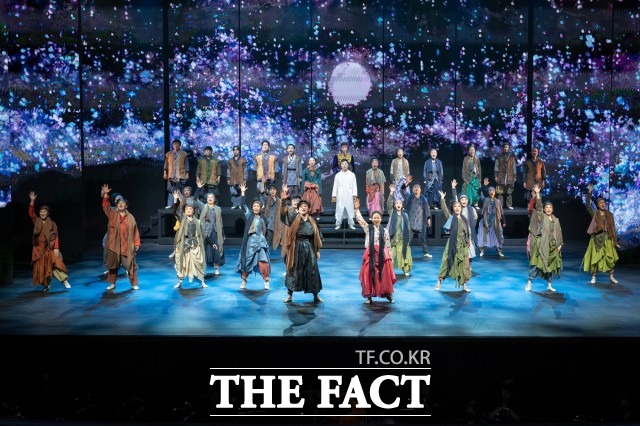 소리극 ‘갑오년 만석씨’는 동학농민혁명이라는 역사의 거대한 물줄기에 휘말린 백정 만석의 파란만장한 이야기가 가슴 뜨겁게 몰아치는 웃음과 감동의 대서사이다. / 정읍시 제공