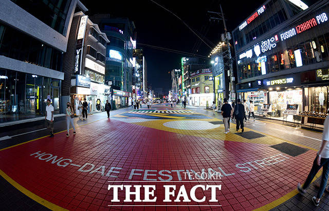 시흥시는 집합금지 행정명령으로 영업을 못 하는 6개 업종 사업주들에게 업소당 150만원씩의 지원금을 지급항다./이선화 기자