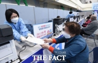  AZ→얀센 백신 갈아탈 수 있다…60~74세 예약자