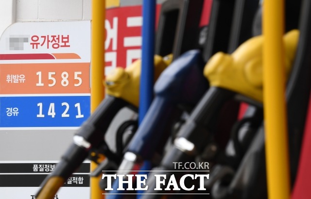 한국석유공사 유가정보서비스 오피넷에 따르면 6월 둘째 주 전국 주유소 휘발유 평균 판매 가격은 ℓ당 1564.5원으로 전주보다 10.4원 올랐다. /더팩트 DB