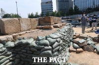  의정부 유적 석획당 설명하는 관계자 [포토]