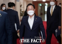  국무회의 참석하는 박범계 법무부 장관 [포토]