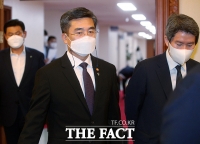  국무회의 참석하는 서욱 국방부 장관 [포토]