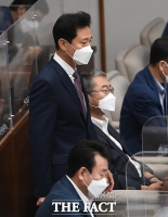  서울시의회 본회의 참석한 오세훈 시장 [포토]