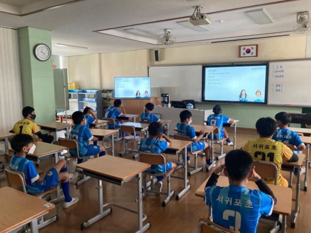 서귀포초등학교 학교운동부는 지난 10일과 14일 2일간 방과후 도핑방지교육 및 인성교육의 일환으로 비폭력대화인 써클활동을 실시했다고 밝혔다. / 제주도교육청 제공